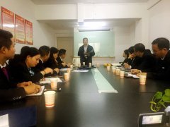 加強團隊建設，公司組織專家親臨授課